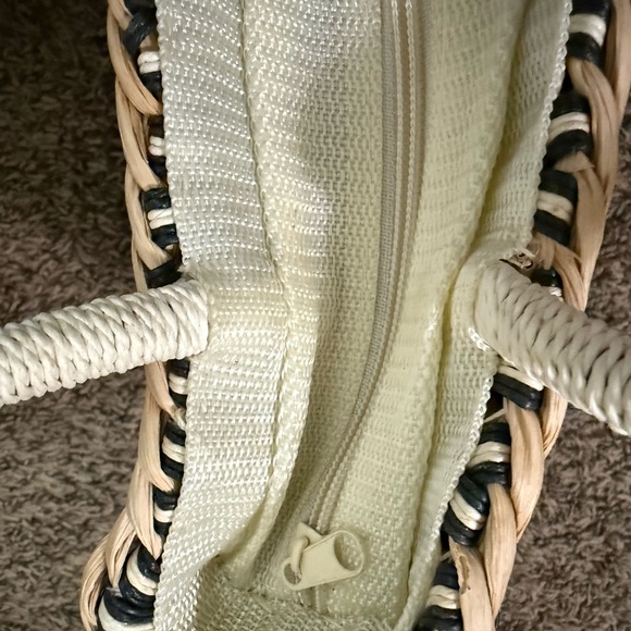 Elegant Woven Tote Bag - Black and Tan - Picture 5 of 9